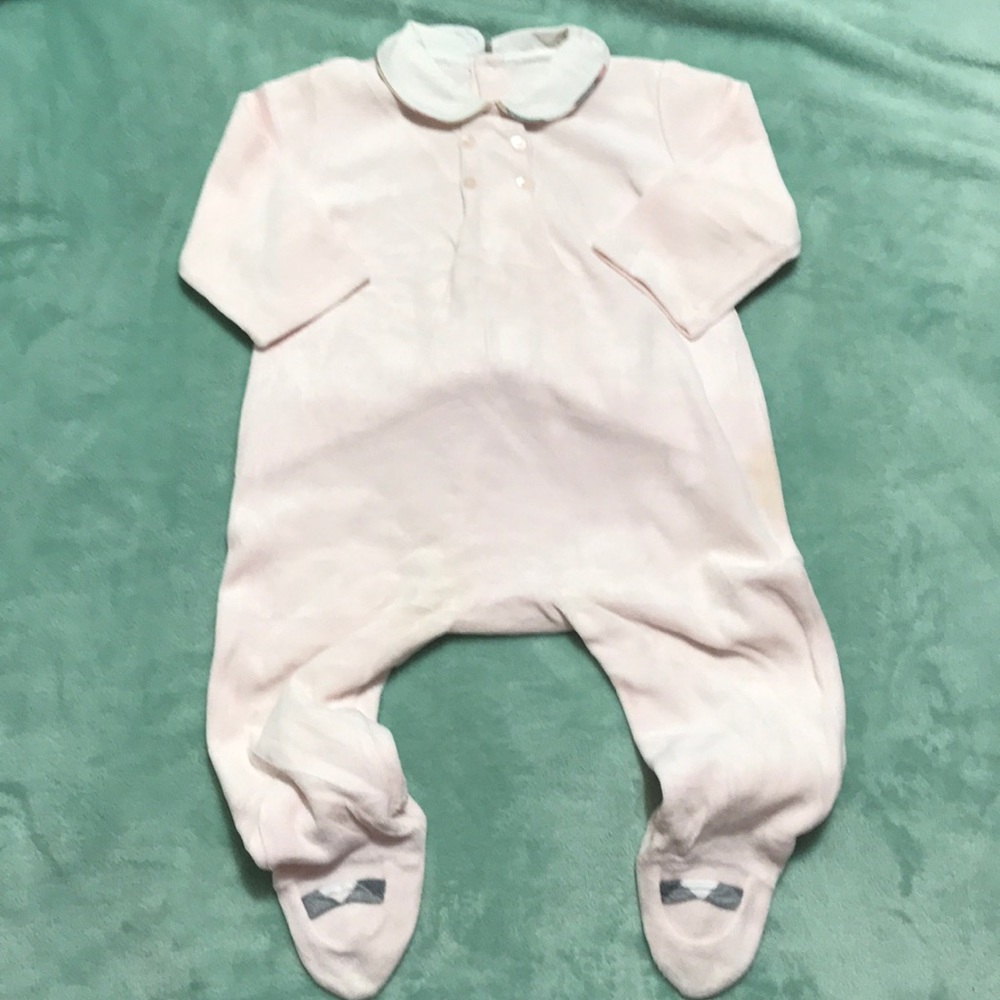 Burberry footie onesie in pink size 12M